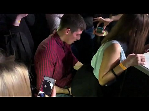 ❤️ Sexe real en una discoteca russa. Noia russa de 18 anys a l'anus i la vagina follada en una discoteca ️❌ Vídeo porno al ca.porno-filmy.ru ☑